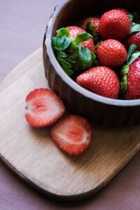 strawberry baby puree; strawberrybaby; homemade strawberry puree; strawberry puree for 6 month old